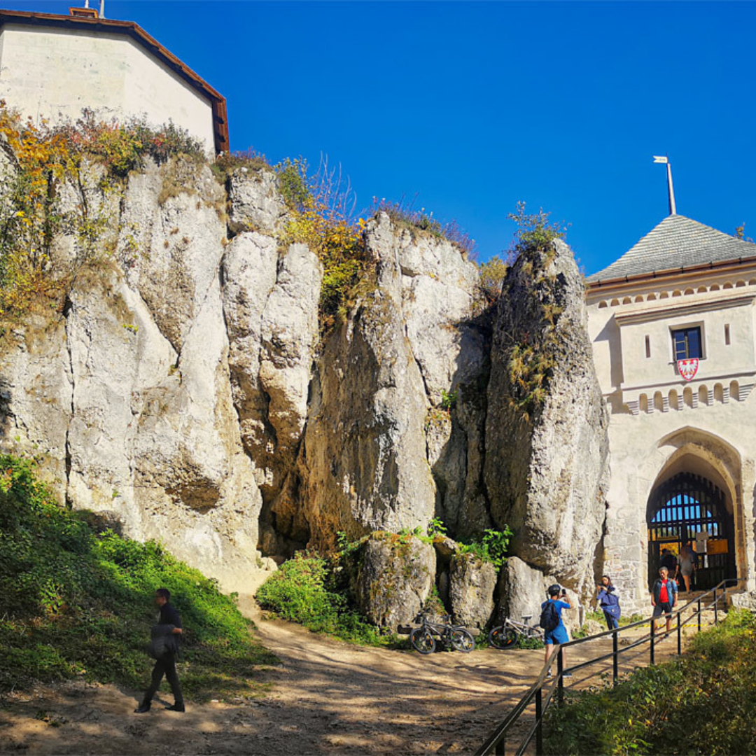 Ojców National Park & Ogrodzieniec Castle Tour- Group Tours